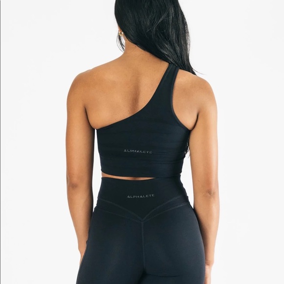 Alphalete ‘Asymmetrical’ Sports Bra (S) - black - Picture 6 of 7